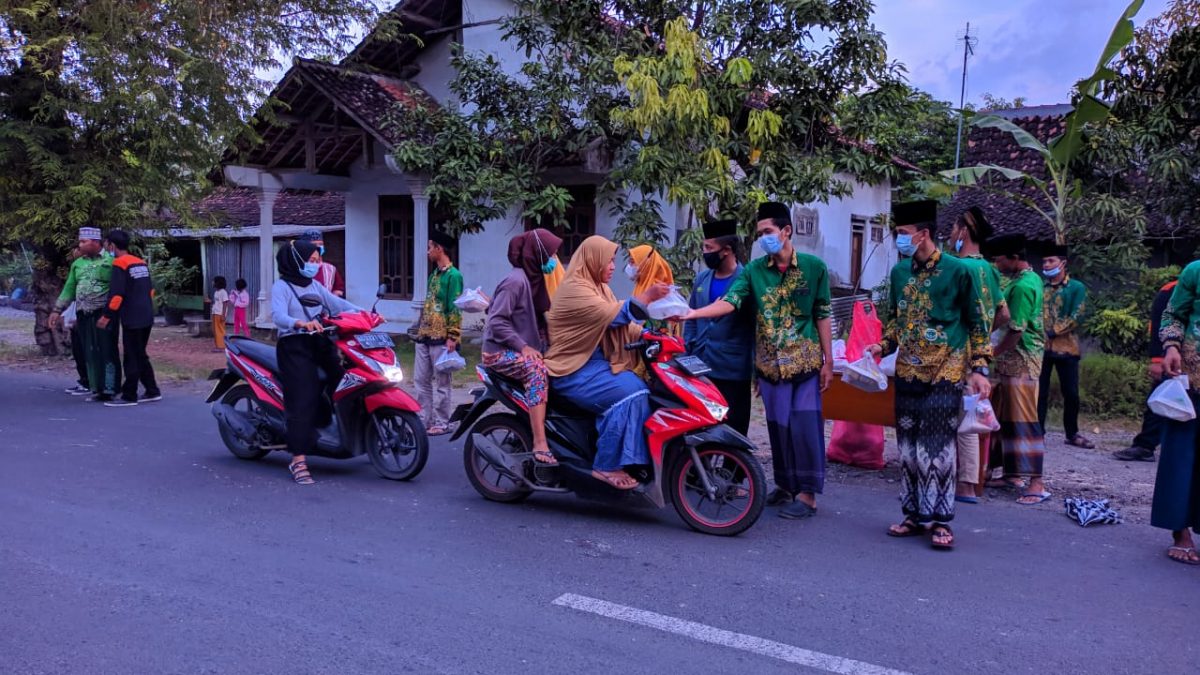 IPNU IPPNU Kecamatan Gondang Bagikan Takjil Gratis