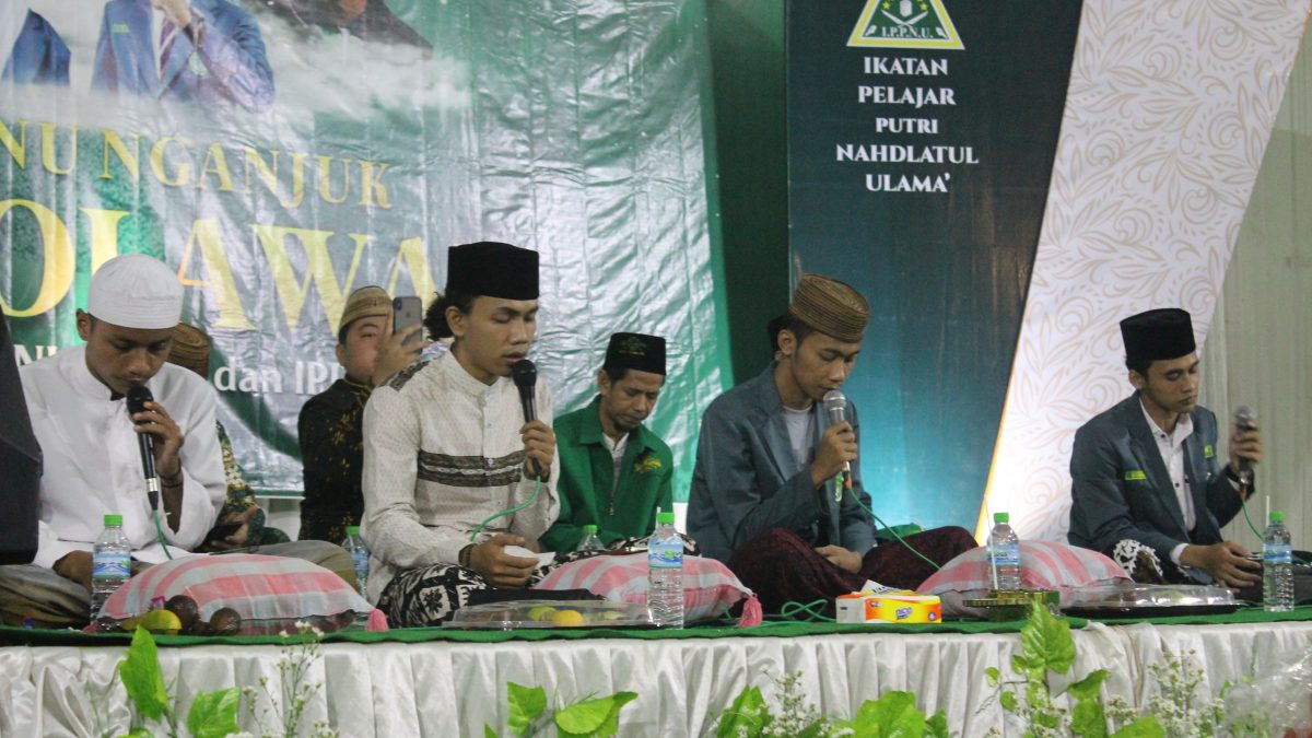 Peringati Harlah IPNU ke-68 dan IPPNU ke-67, PC IPNU IPPNU Nganjuk Adakan Sholawat Bersama dan Potong Tumpeng