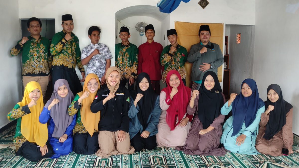 Tingkatkan Solidaritas Antar Pelajar, PAC IPNU-IPPNU Ngluyu Gelar Rutinan Khotmil Qur’an