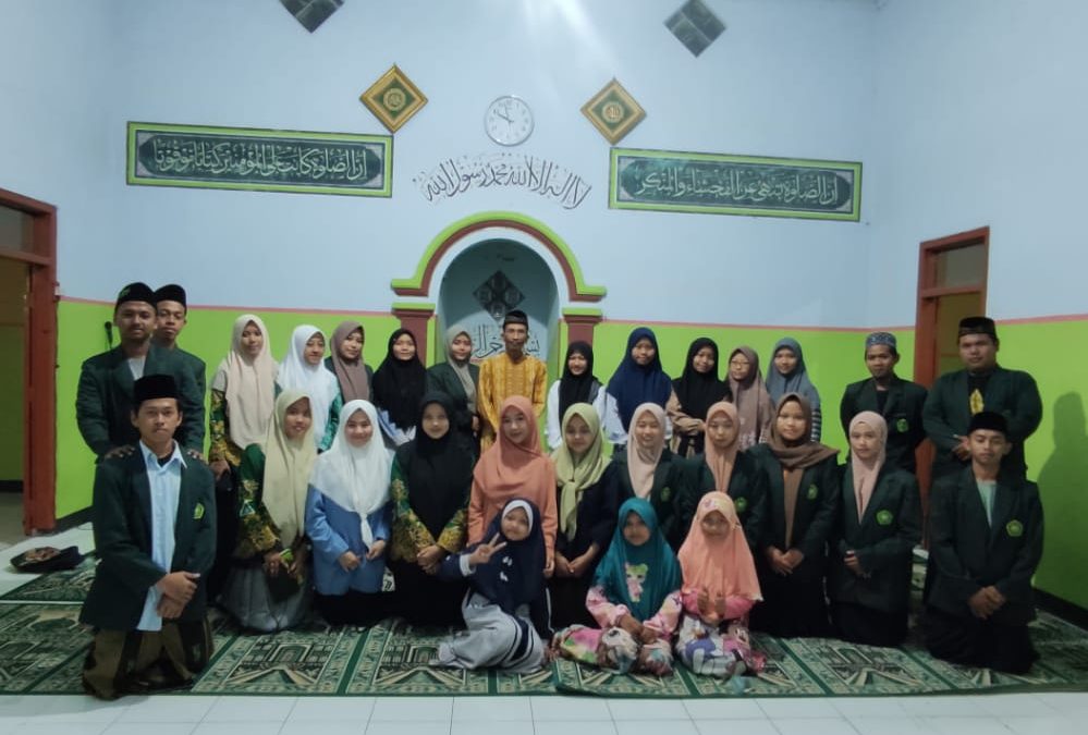 PR IPNU IPPNU Desa Karangsono adakan Sholawat Al-Barzanji dan Doa Bersama Guna Memperingati Hari Kemerdekaan RI ke-77