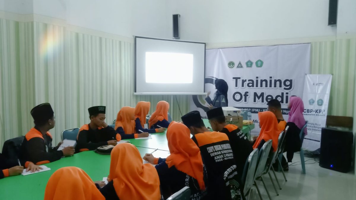 Untuk Mencetak Kader Yang dapat mengasah Skill di Bidang media, Dewan Koordinasi Cabang (DKC) menyelenggarakan Diklat Training Of Media (TOM).