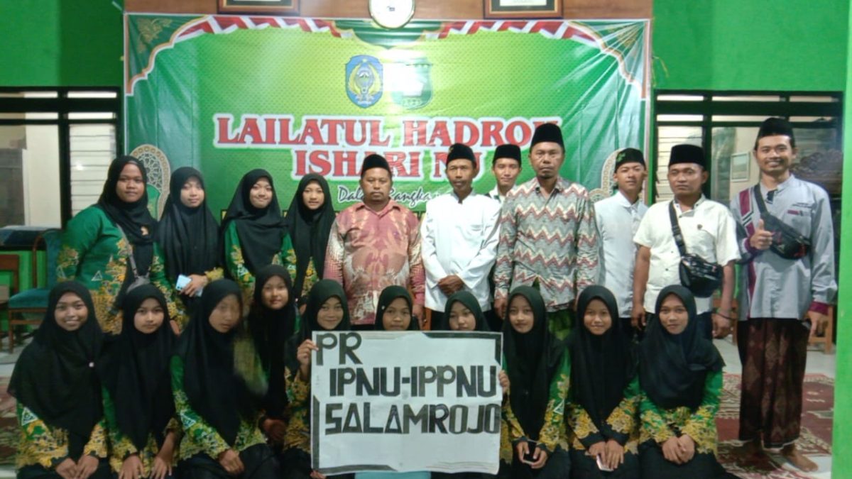 Peringati Maulid Nabi Muhammad SAW dan Hari Santri, PR IPNU IPPNU Salamrojo Adakan Kirab