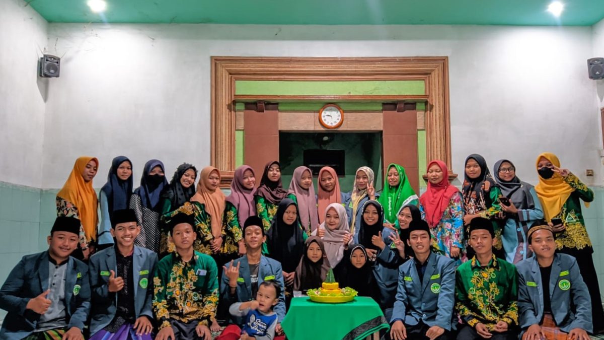 Rutinan Al Barzanji Sekaligus Peringatan Milad Ke-3 Pimpinan Ranting IPNU IPPNU Desa Ngepeh