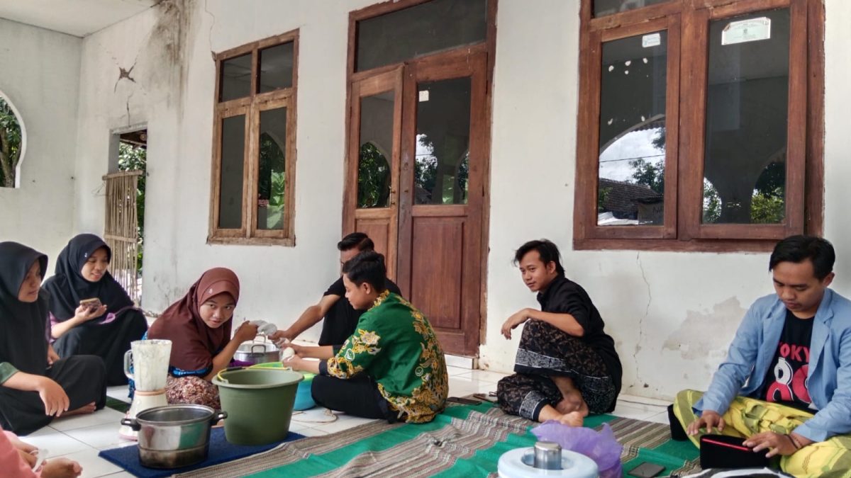 Pelatihan Pembuatan Susu Kedelai Oleh PAC IPNU IPPNU Berbek