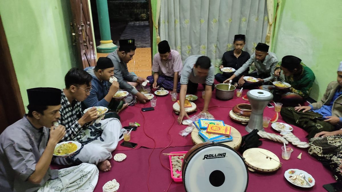 Pelajar NU Ranting Ngrengket adakan Rutinan Dzibaiyah Wal Barzanji