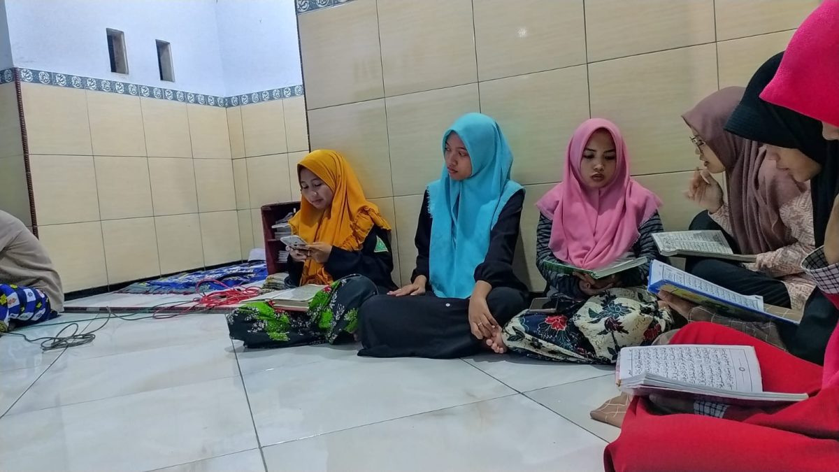 Pelajar NU Ranting Ngrengket, Sukomoro adakan Rutinan Dzibaiyah Wal Barzanji