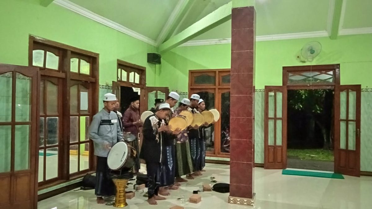 Pelajar NU Sumengko, Sukomoro adakan Rutinan Dzibaiyah Wal Barzanji