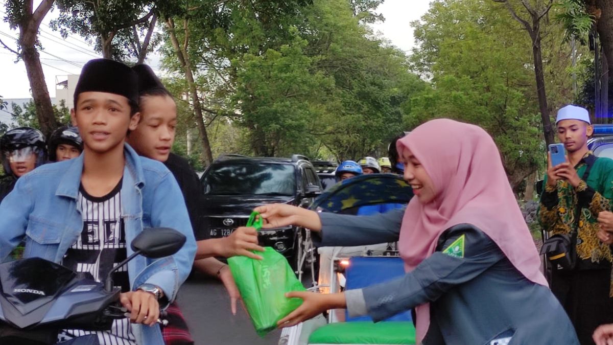 Pelajar NU Loceret Gelar Berbagi Takjil hingga Bukber bersama Alumni