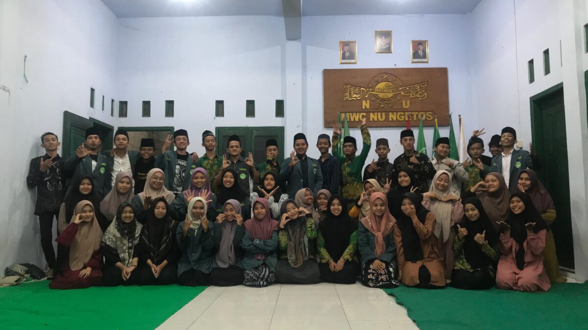 Meraih Berkah Ramadan, PAC IPNU IPPNU Ngetos Ziarah Makam Auliya’ Dan Buka Bersama