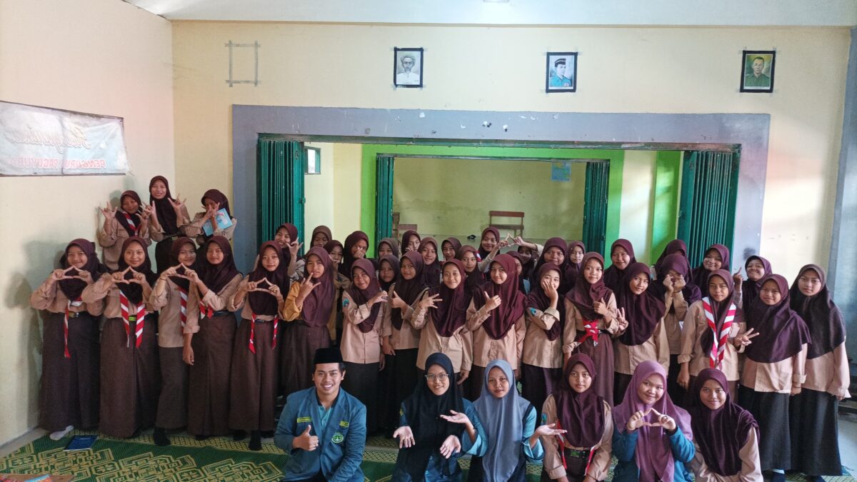 Semarak Ramadhan : PAC IPNU-IPPNU Loceret Gelar Edukasi dan Aksi Sosial di MTs NU Mojosari