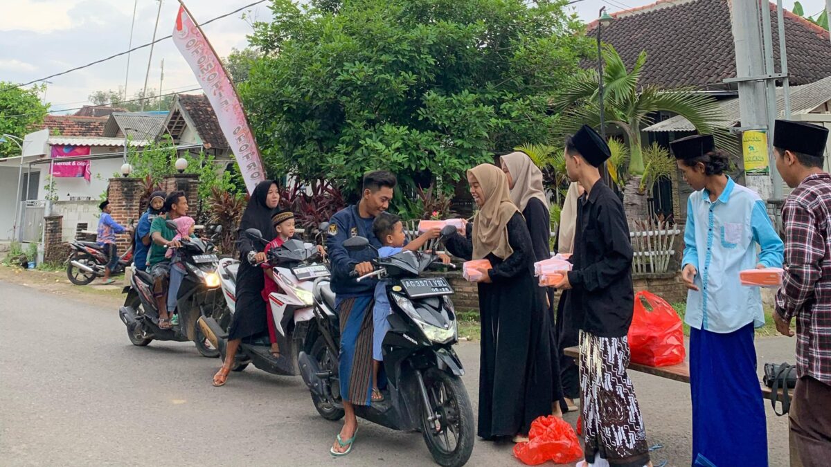 Membangun Kebersamaan, PR IPNU – IPPNU Ngepeh Adakan Berbagi Takjil dan Buka Puasa Bersama 