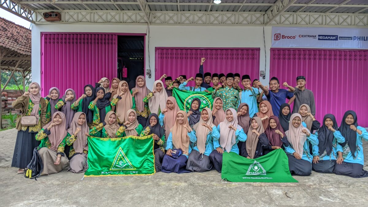 Bagi Takjil dan Buka Puasa Bersama, PR IPNU IPPNU Desa Klurahan & Desa Betet Berkolaborasi