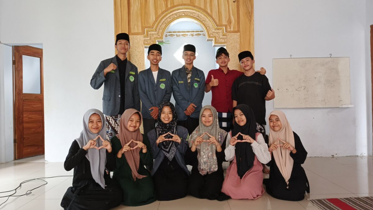 Membangun Semangat Kader & Menguatkan Tali Silahturahmi Melalui Rutinan Al Barjanji PR IPNU-IPPNU Balongrejo