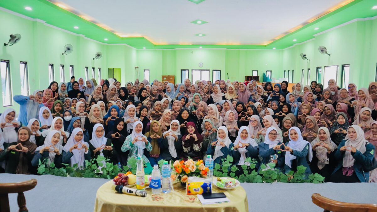 RECARGE! PC IPNU-IPPNU Nganjuk Ajak Ratusan Peserta Transformasi Diri Bareng Ning Sheila 