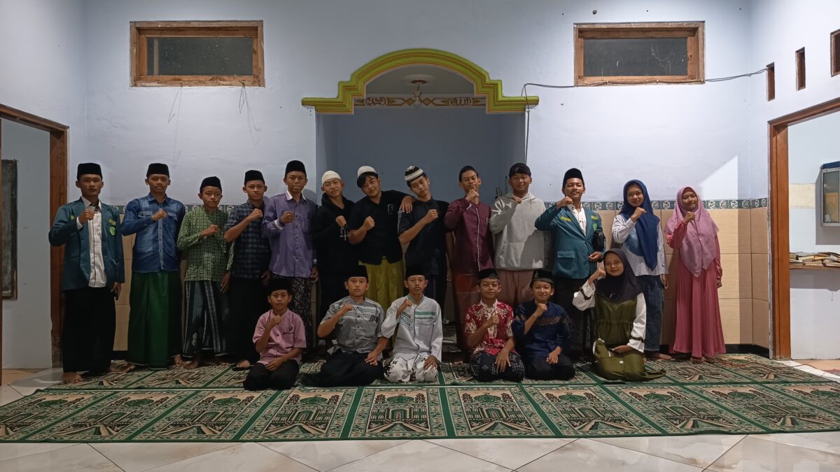 Rutinan Al-Berjanji PR IPNU-IPPNU Ngrengket : Ruang Kebersamaan bagi Mereka