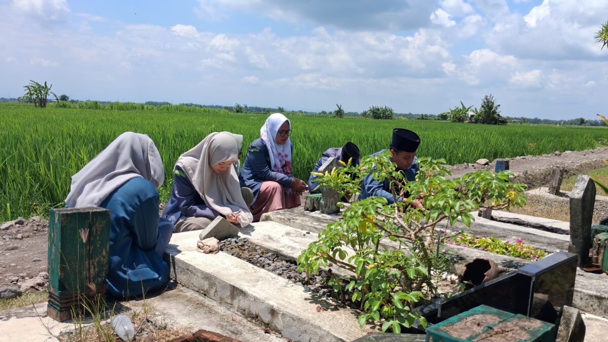 Ziarah Pejuang sebagai Penghormatan dan Pamitan Spiritual Menjelang Konferensi Anak Cabang IPNU IPPNU Rejoso